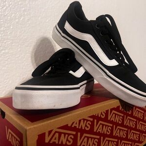 Women’s 5 Vans like new